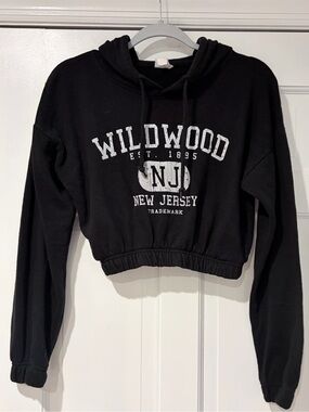 Wildwood NJ Cropped Hoodie Black Graphic Sweatshirt Small